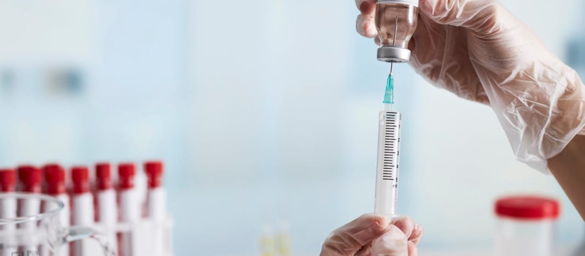 Vaccin Covid-19 : campagne de vaccination automne 2024, pour qui ? quels vaccins ?