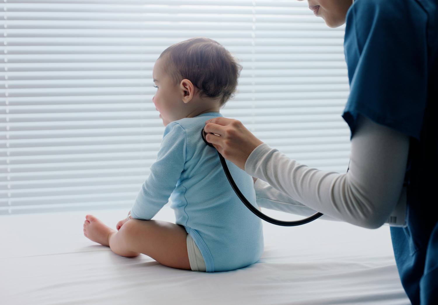 Comment reconnaître et soigner la rougeole chez le bébé ?