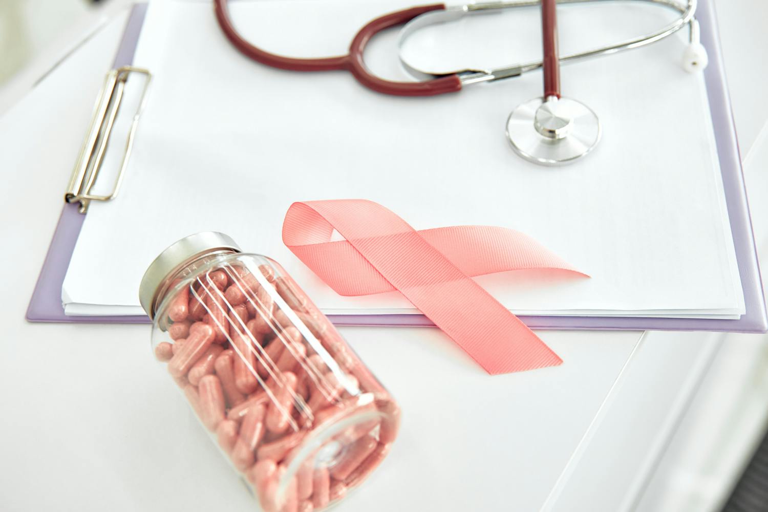 Hormonothérapie du cancer du sein : un traitement hormonal clé pour éviter une récidive