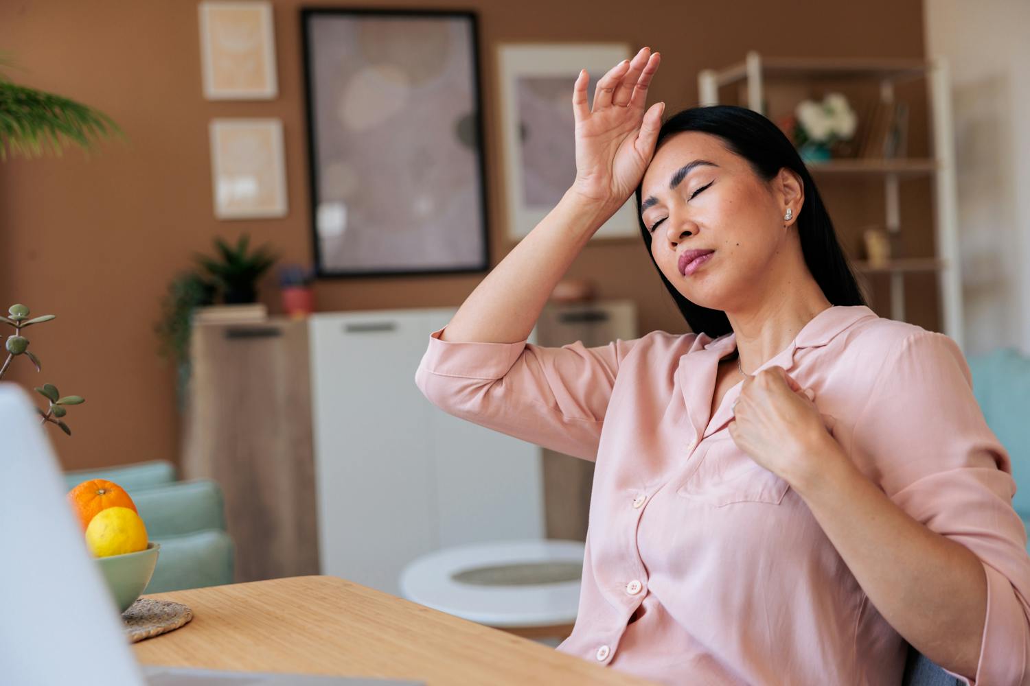 Bouffées de chaleur : quelles sont les solutions naturelles qui marchent ?