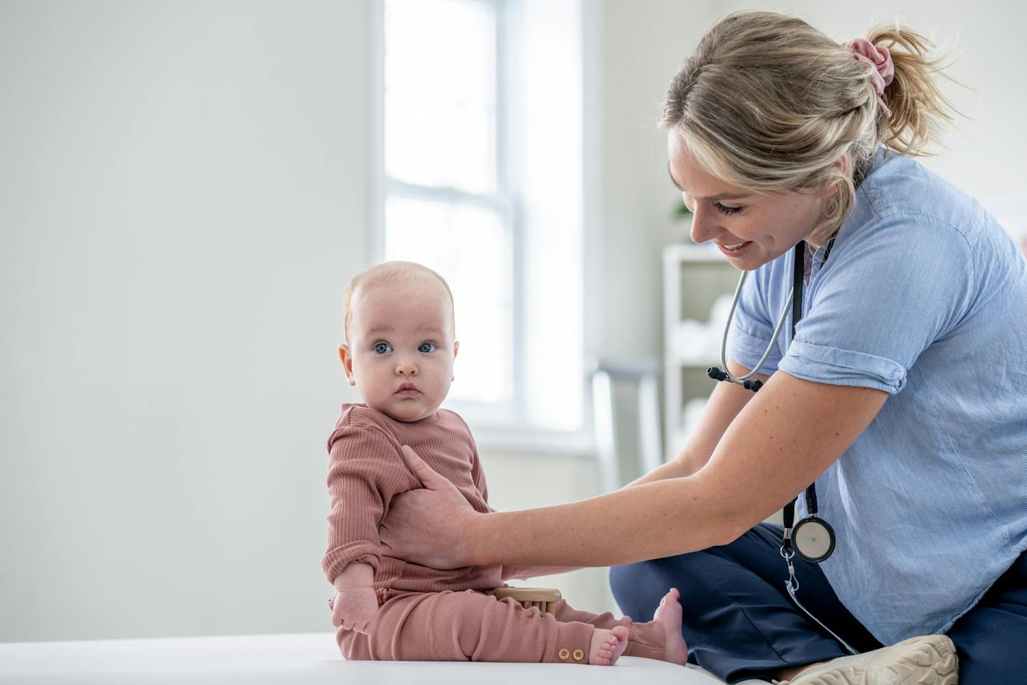 Bronchiolite du nourrisson : quel est le rôle de la kinésithérapie respiratoire ?