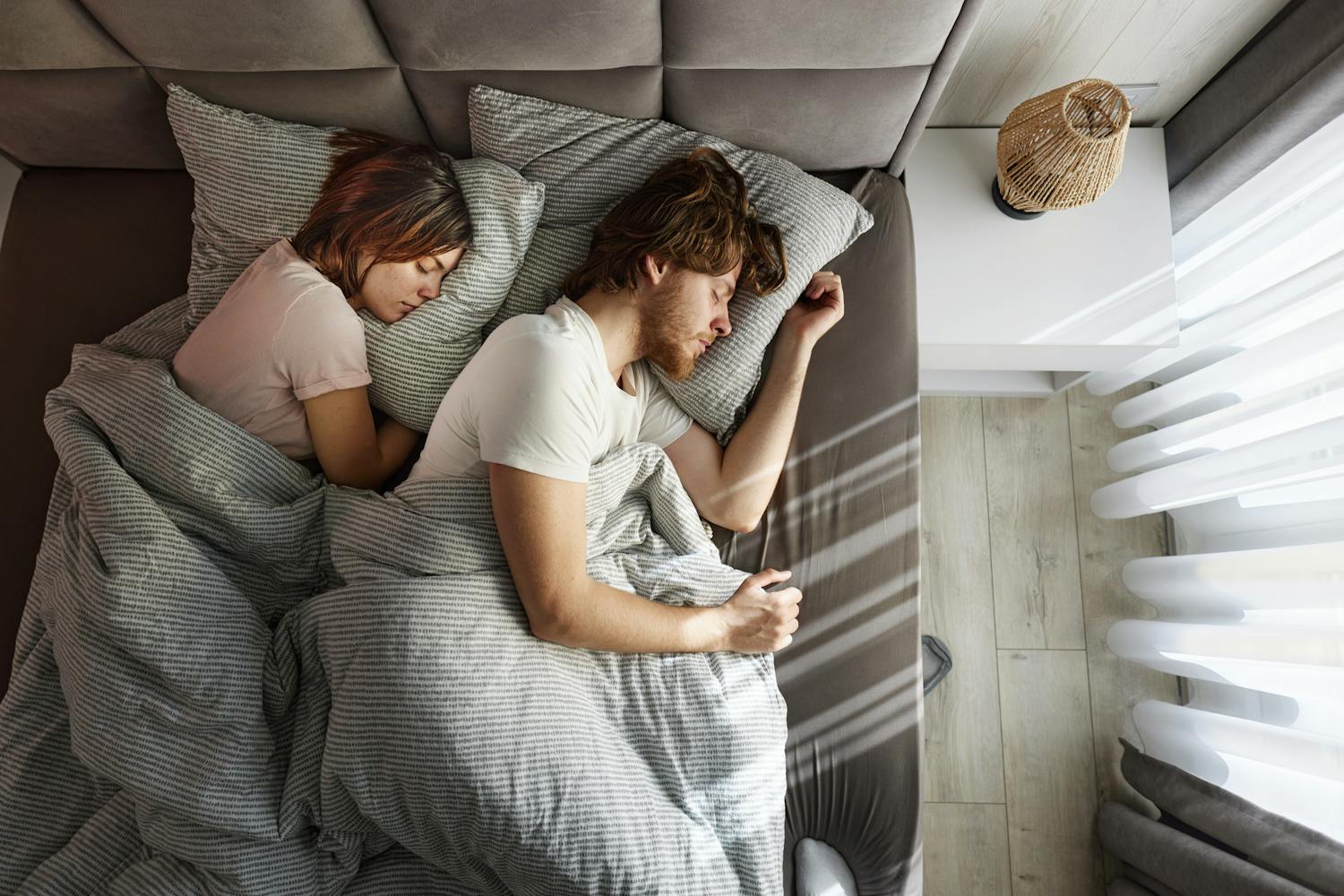 Dormir avec quelqu'un qu'on aime, c'est forcément bon pour la santé ?