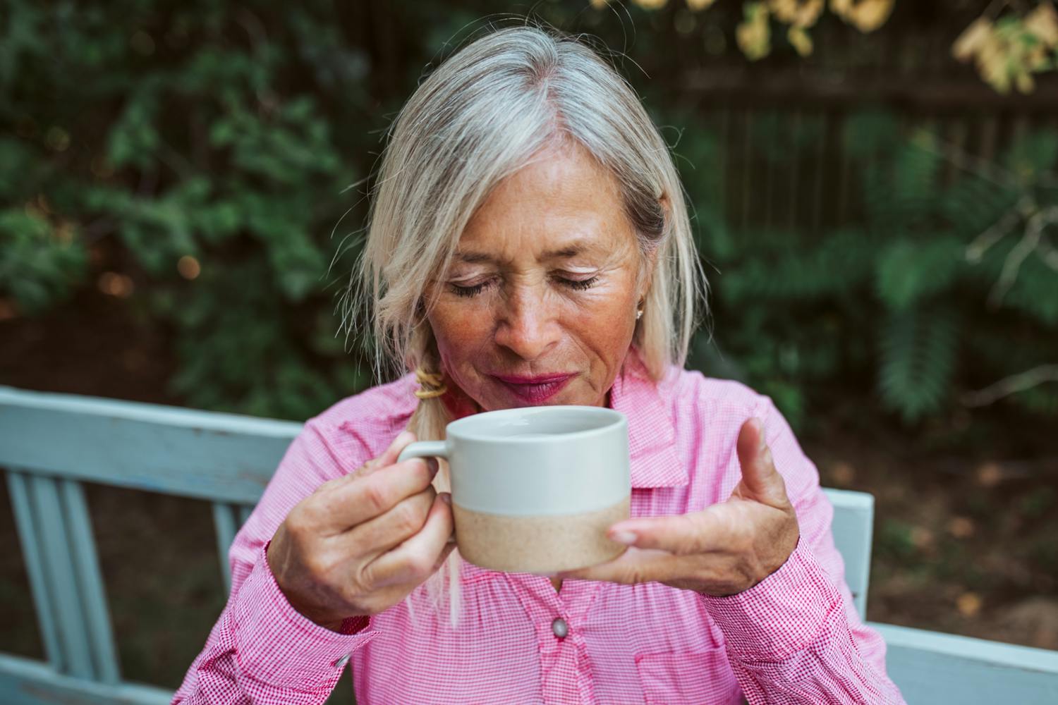 Thé ou café : la caféine fragilise-t-elle les os ou les rend-elle plus solides ?